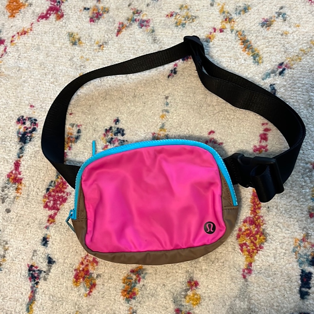 Lululemon belt bag / GUC